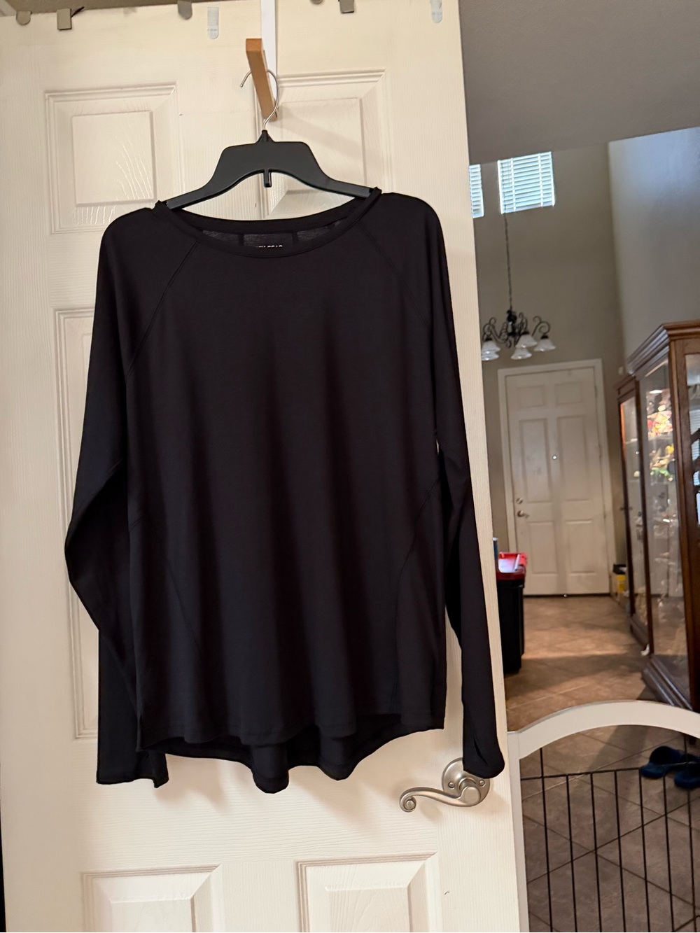 tek gear Black Long-Sleeve Crewneck Top